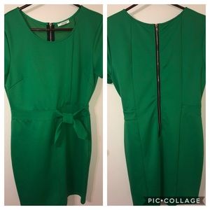 💚Emerald Green Mid Length Dress Size L